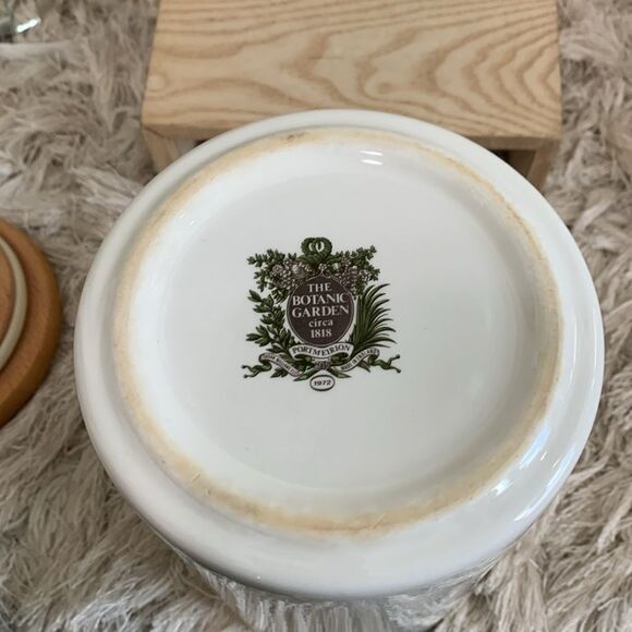 Portmeirion Vintage The Botanic Garden 1972
Canister Honeysuckle Flower - Picture 4 of 17